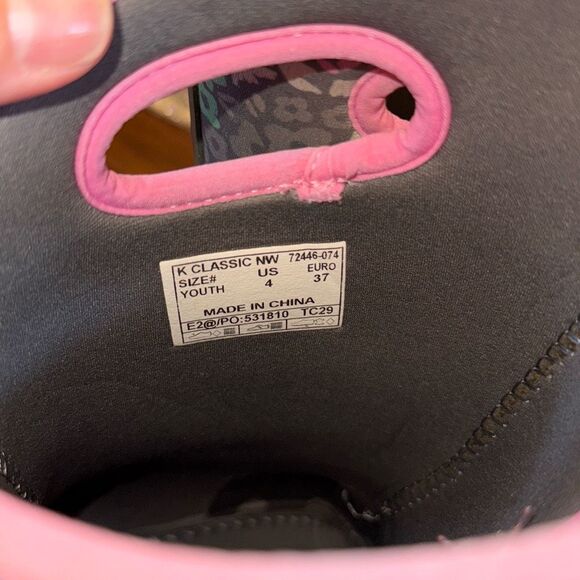 Bogs Girls Winter Boots - Picture 6 of 11